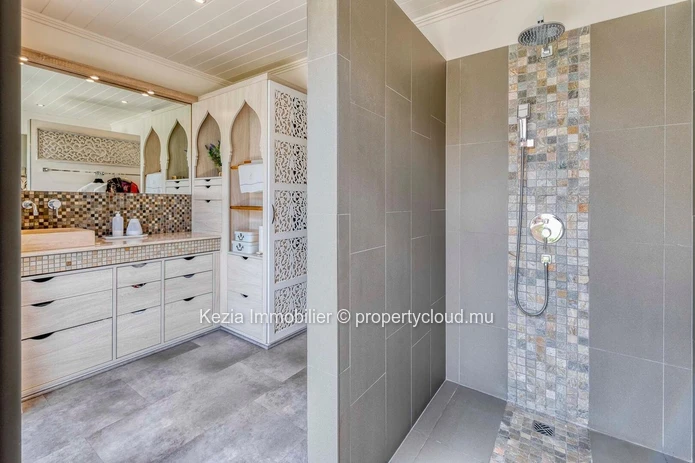 Villa D’Exception Dans Une Residence Prisee