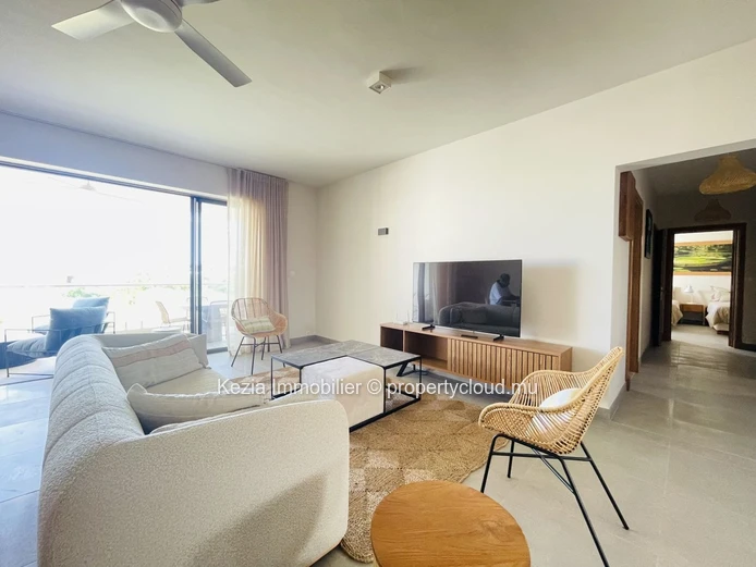 Contemporary Apartment Ideally Located