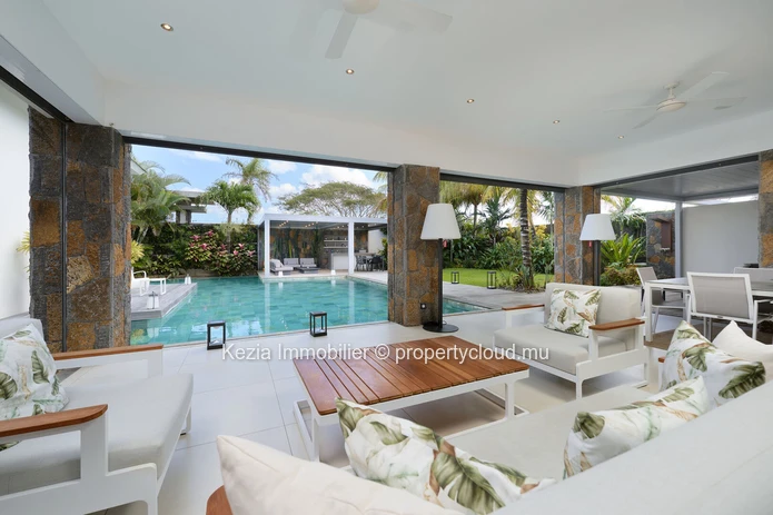 Luxurious Balinese villa with exceptional volumes