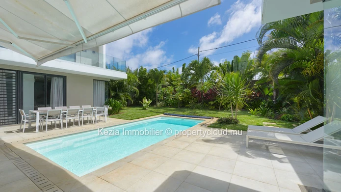 CONTEMPORARY VILLA AND ITS BUcolic GARDEN