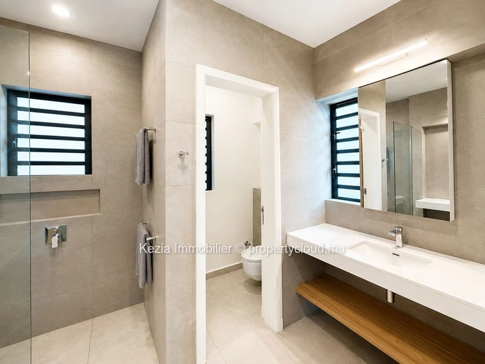 Brand New Contemporary Apartment With Mountain View