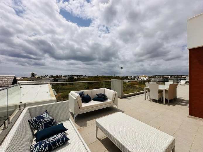 Contemporary Penthouse Close To The Beach