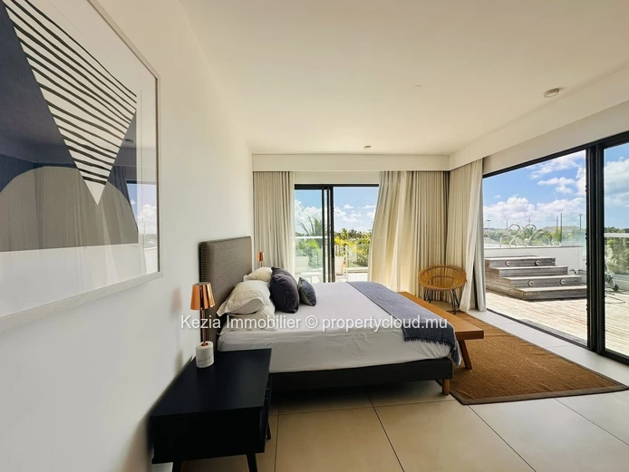 Penthouse With Modern Lines And Sea View