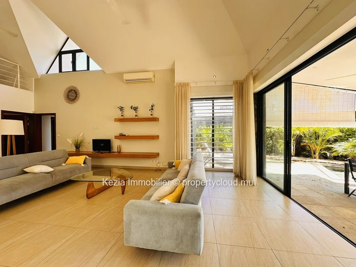 | Villa Contemporaine Avec Piscine Et Jardin Tropical |