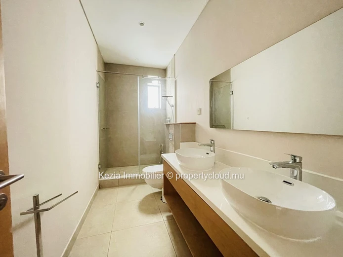High Standard Contemporary Apartment 