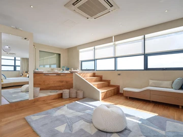 6 Bedroom Villa