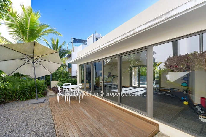 Contemporary apartment with private rooftop and pool