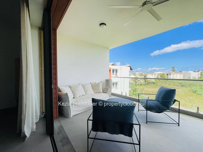 Contemporary Apartment Ideally Located