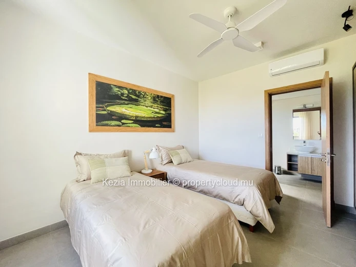 Contemporary Apartment Ideally Located