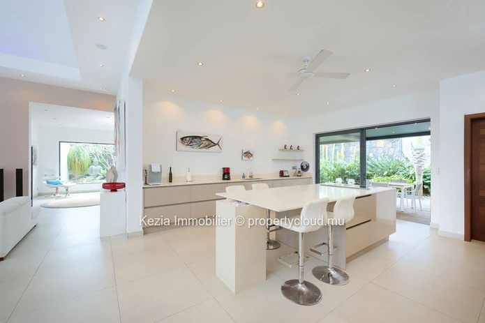 Luxurious Balinese villa with exceptional volumes