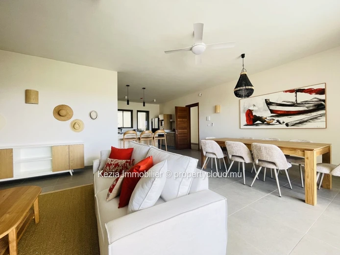 Contemporary Apartment Near The Beach