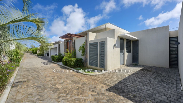 CONTEMPORARY VILLA AND ITS BUcolic GARDEN