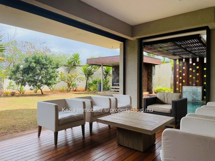 Contemporary Apartment With Pool And Private Garden