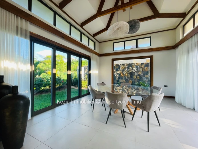 Villa Contemporaine De Plain Pied À L’Esprit Balinais