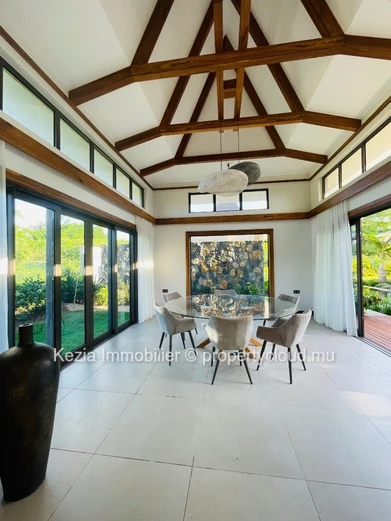 Villa Contemporaine De Plain Pied À L’Esprit Balinais