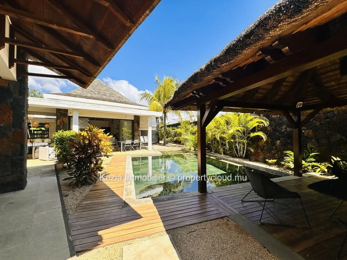 | Villa Contemporaine Avec Piscine Et Jardin Tropical |