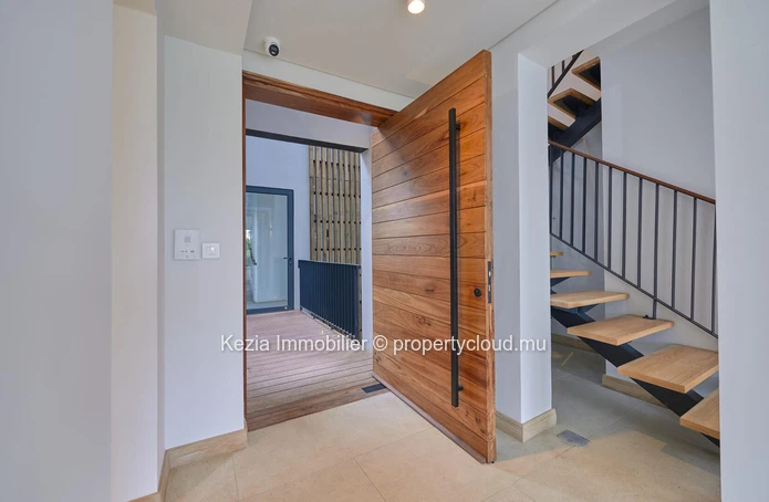 Luxurious Duplex Apartment With Ocean View
