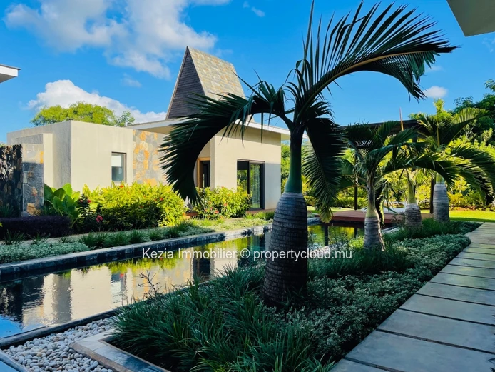 Villa Contemporaine De Plain Pied À L’Esprit Balinais