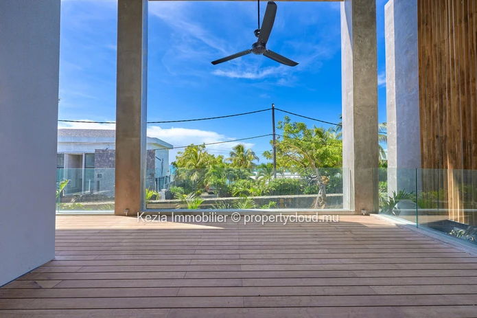 Luxurious Duplex Apartment With Ocean View