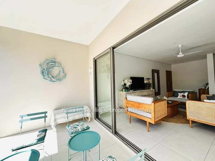 Contemporary Apartment Near The Sea