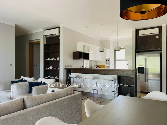 Contemporary Apartment With Pool And Private Garden
