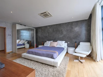 6 Bedroom Villa