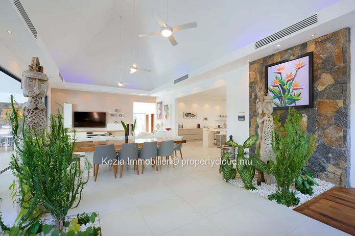 Luxurious Balinese villa with exceptional volumes