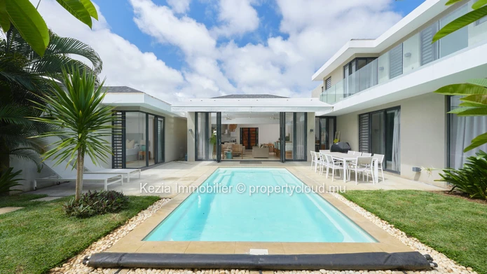 CONTEMPORARY VILLA AND ITS BUcolic GARDEN