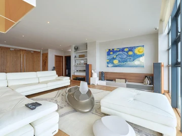 6 Bedroom Villa