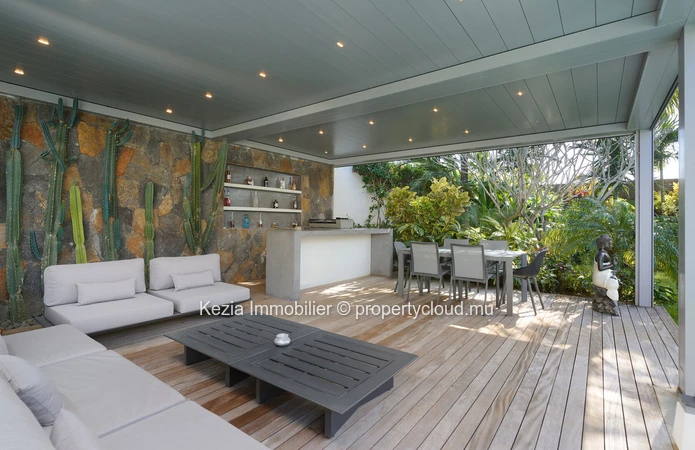 Luxurious Balinese villa with exceptional volumes