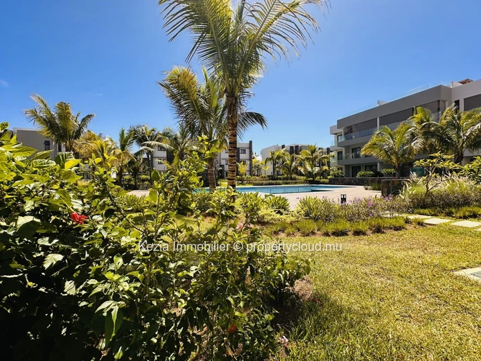 Contemporary Apartment Near The Sea