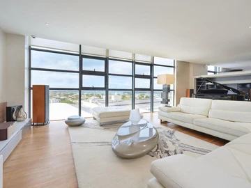 6 Bedroom Villa