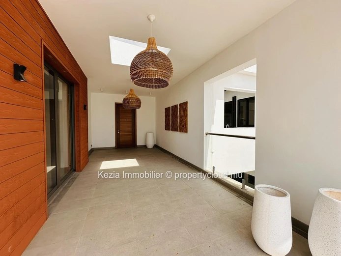 Contemporary Penthouse Close To The Beach