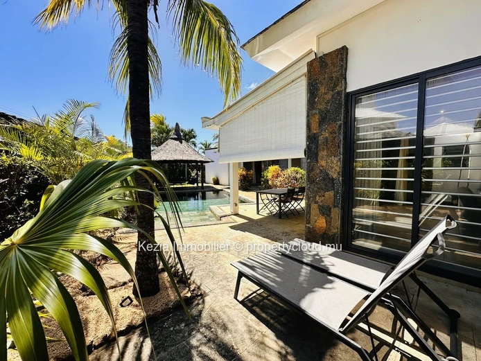 | Villa Contemporaine Avec Piscine Et Jardin Tropical |