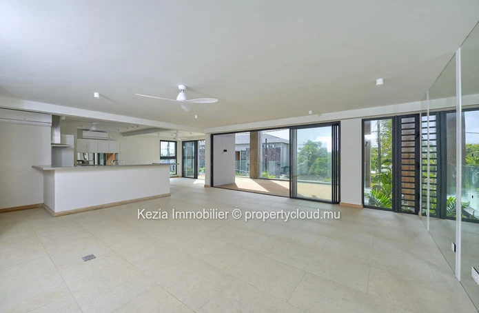 Luxurious Duplex Apartment With Ocean View
