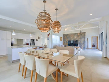 5 Bedroom Villa