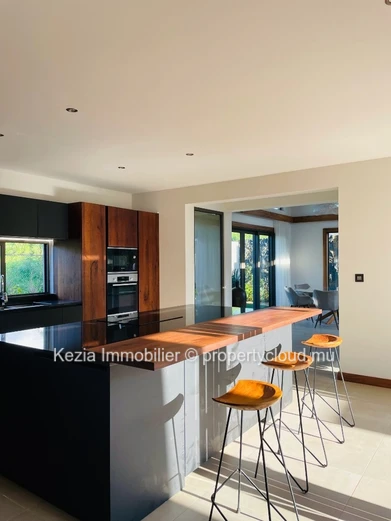 Villa Contemporaine De Plain Pied À L’Esprit Balinais