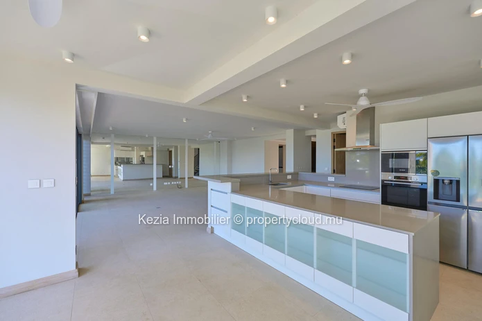 Luxurious Duplex Apartment With Ocean View