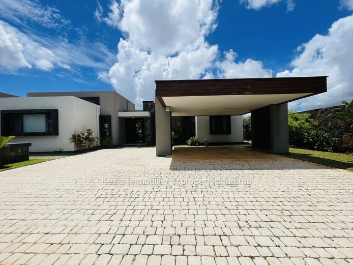 Elegant Contemporary Property With Clean Lines