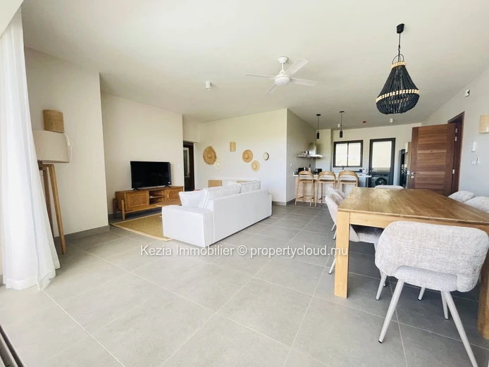 Contemporary Apartment Near The Beach