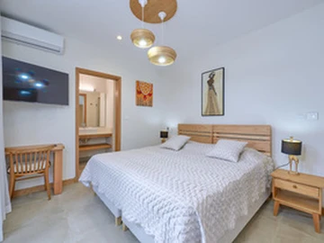 5 Bedroom Villa