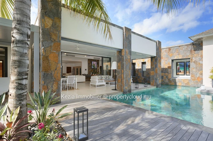 Luxurious Balinese villa with exceptional volumes