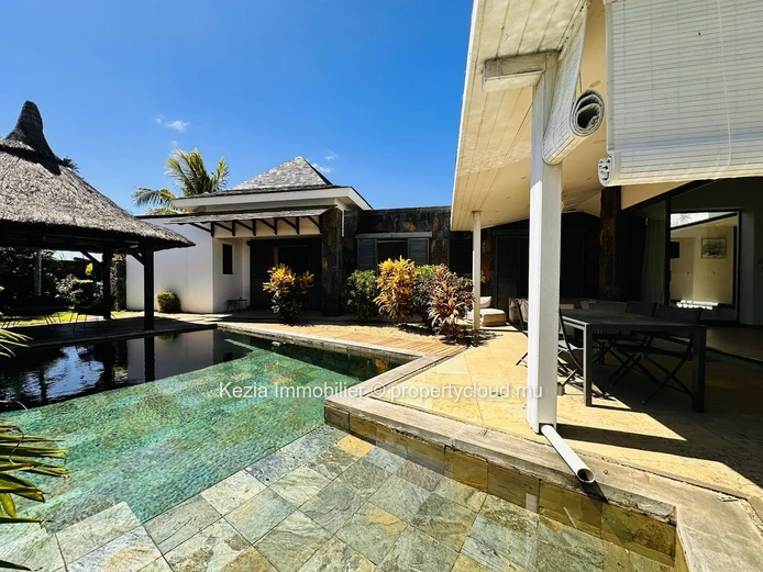 | Villa Contemporaine Avec Piscine Et Jardin Tropical |
