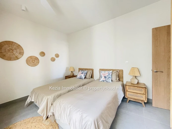 Contemporary Apartment Near The Beach