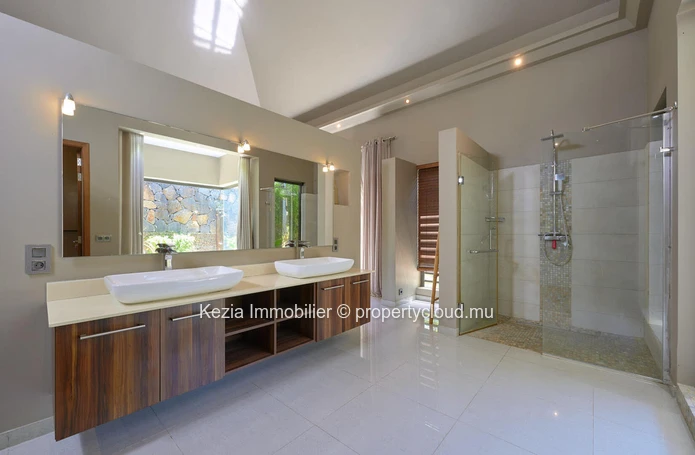 Beautiful Balinese villa with clean lines