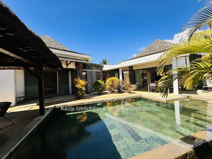 | Villa Contemporaine Avec Piscine Et Jardin Tropical |