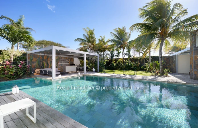 Luxurious Balinese villa with exceptional volumes