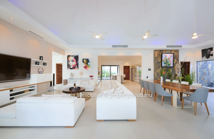 Luxurious Balinese villa with exceptional volumes