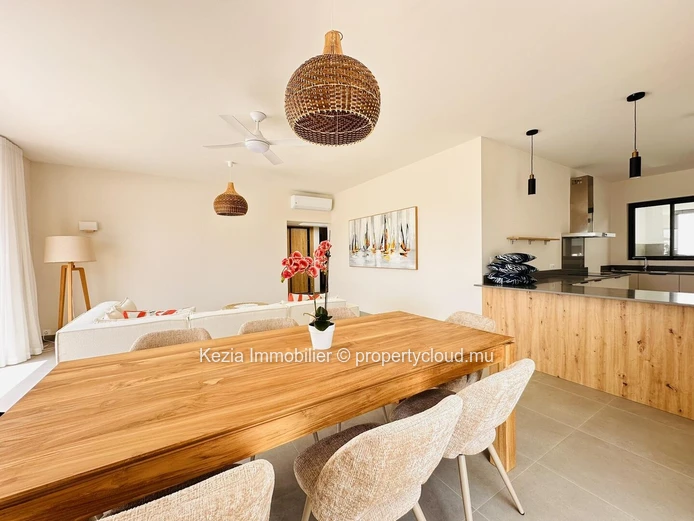 Contemporary Penthouse Close To The Beach