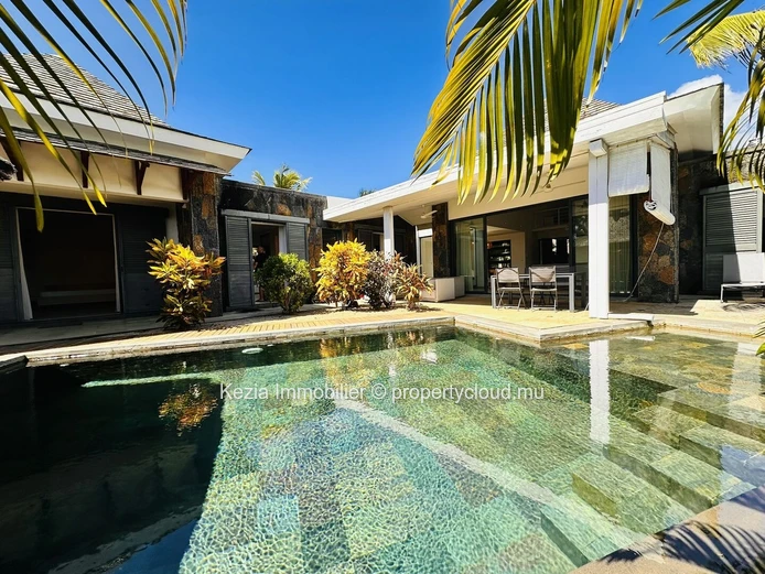 | Villa Contemporaine Avec Piscine Et Jardin Tropical |